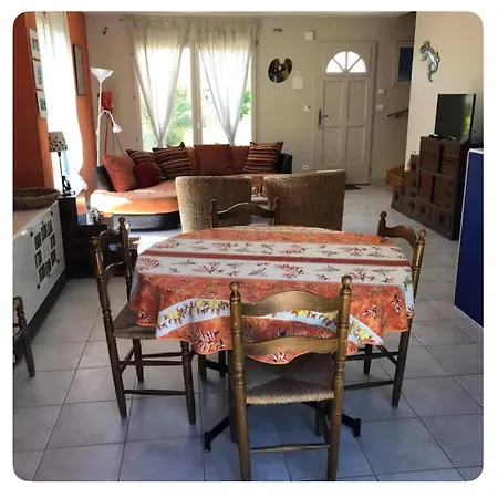 Fitis Vakantiehuis Met Gemeenschappelijk Zwembad